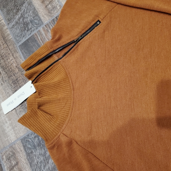 Gorgeous Top by Doe & Rae - Picture 2 of 5